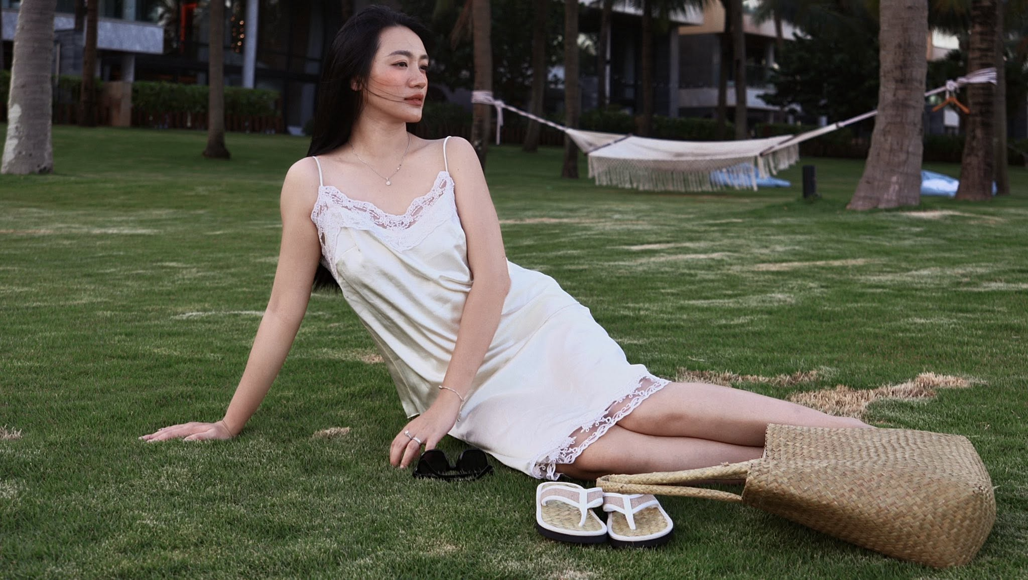 Cử nhân Luật ở nhà bán cà phê, nhan sắc “lão hoá ngược”: Cuộc sống của vợ cầu thủ đổi đời sau kỳ tích Thường Châu 2018 - Ảnh 13.