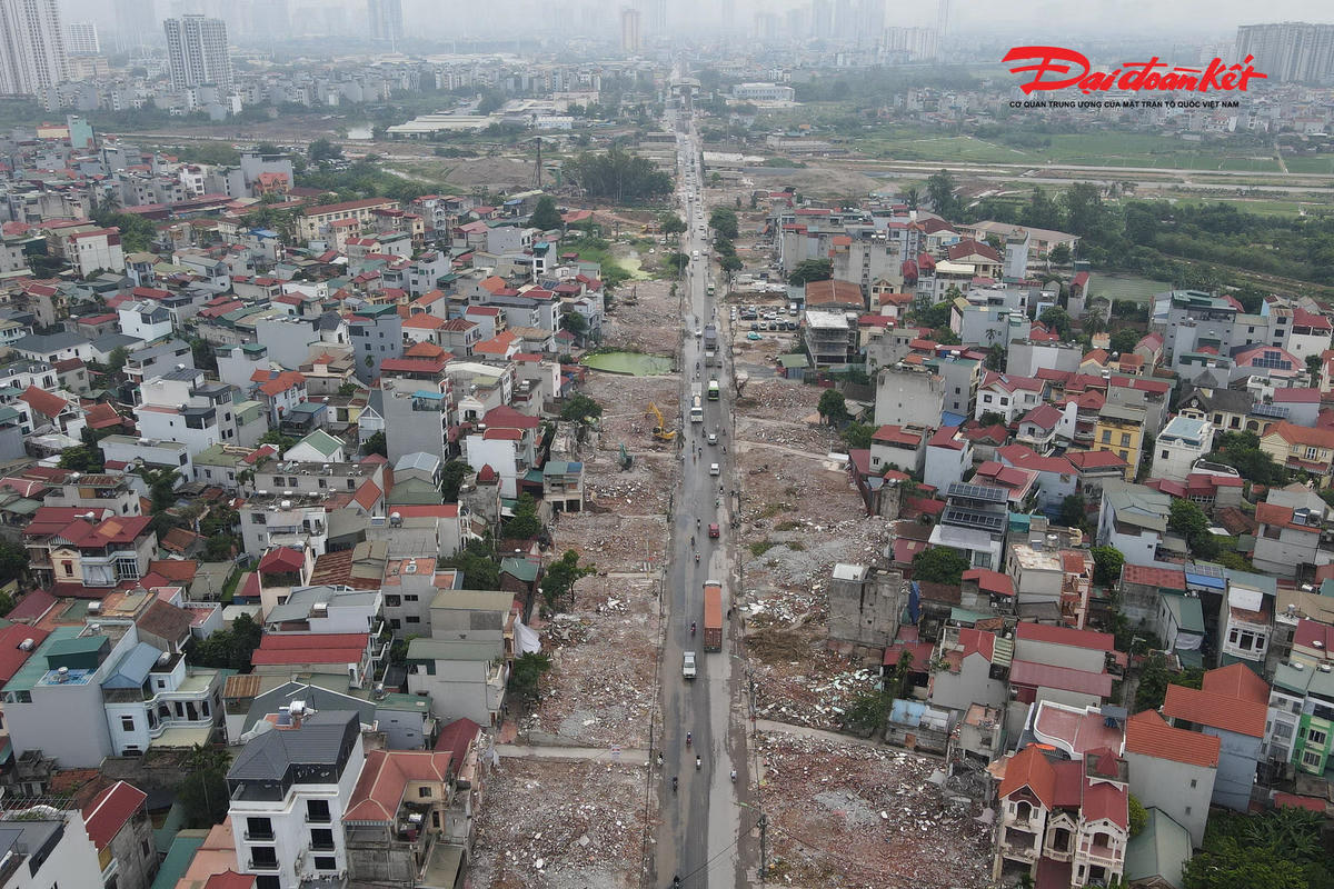 Hà Nội xử lý hố sâu sát nhà dân, lý giải tình trạng thi công “xôi đỗ” trên Quốc lộ 6- Ảnh 1.