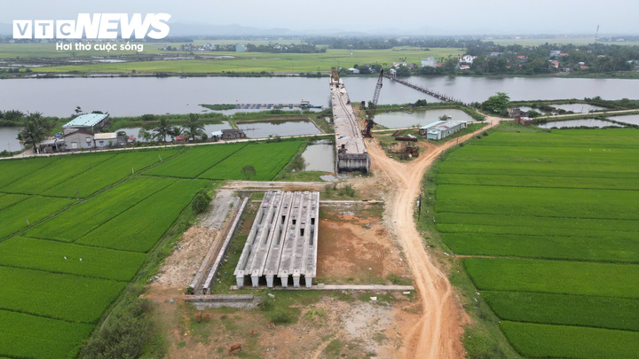 Hàng loạt cầu và đường dẫn thi công ‘rùa bò’, dân đợi hoài chẳng thấy thông xe- Ảnh 5.