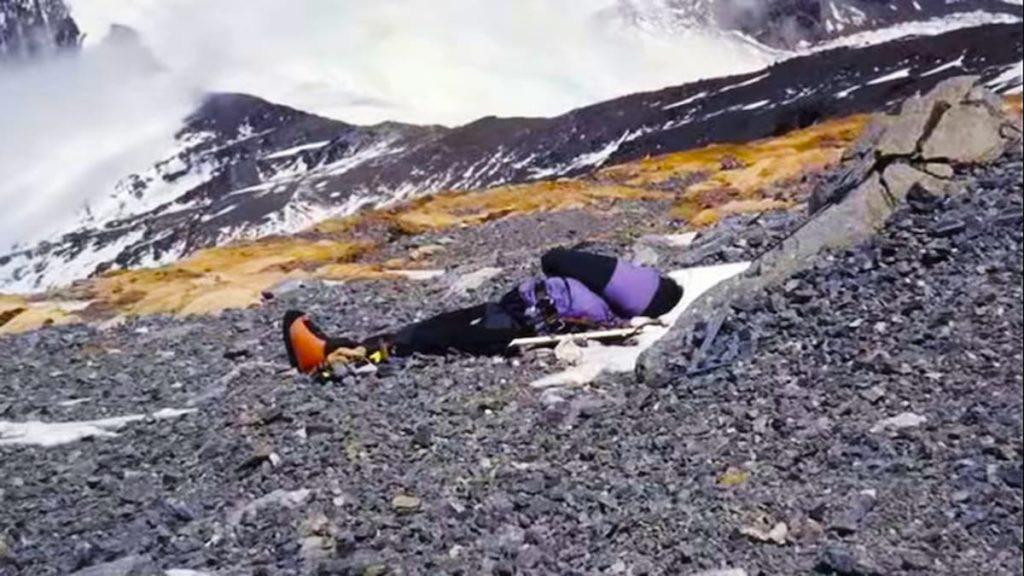 Vì sao thi thể của “Người đẹp ngủ” bị bỏ lại trên núi Everest suốt 28 năm qua?- Ảnh 2.