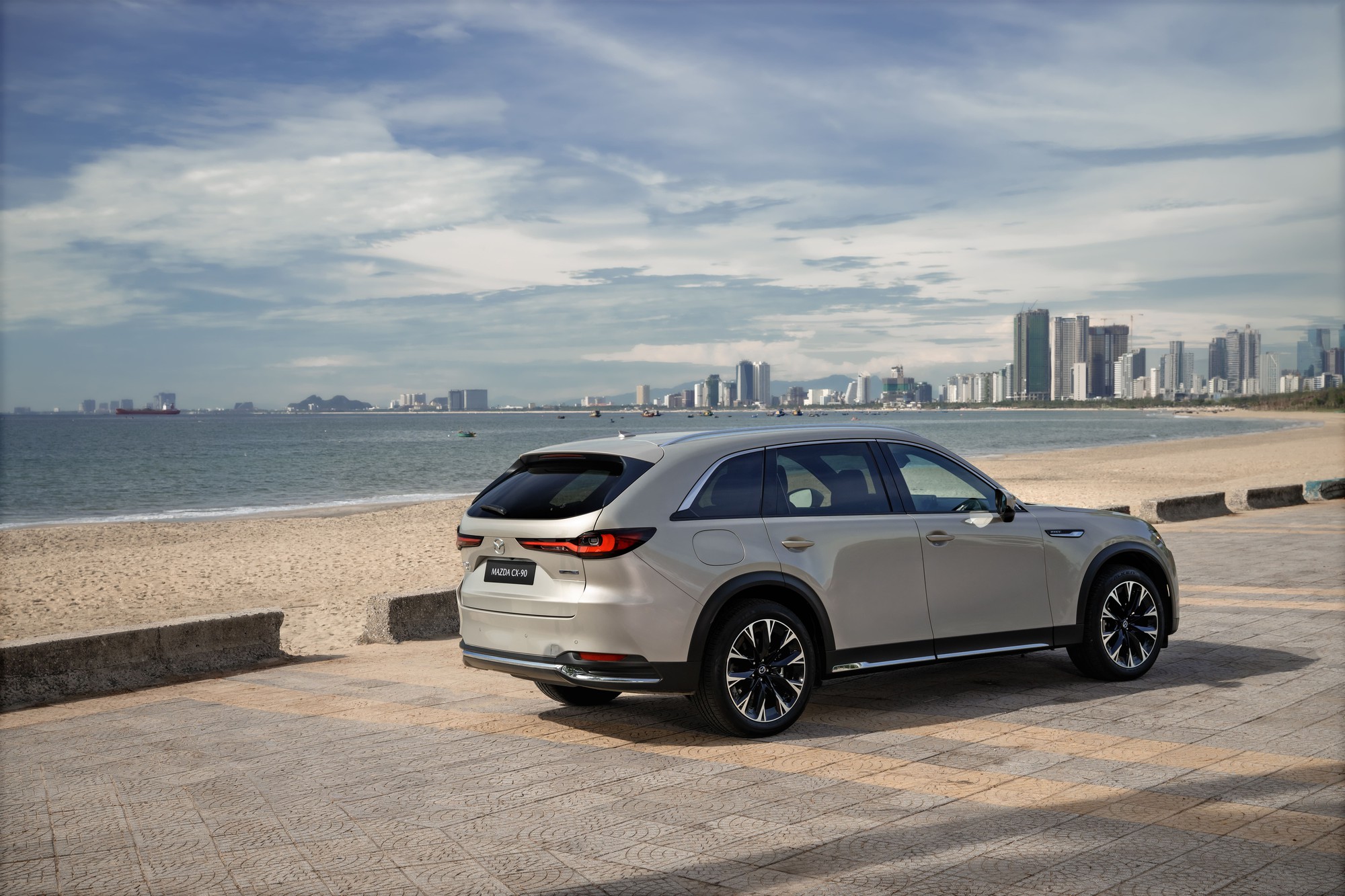 Mazda CX-90 – SUV flagship 7 chỗ cỡ lớn chinh phục khách hàng Việt - Ảnh 2. Mazda CX-90 – SUV flagship 7 chỗ cỡ lớn chinh phục khách hàng Việt - Ảnh 2.