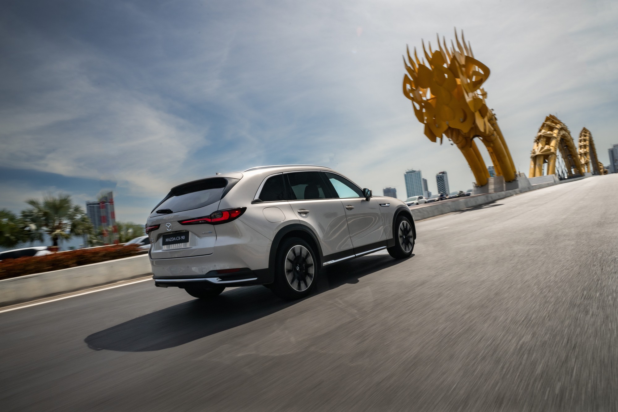 Mazda CX-90 – SUV flagship 7 chỗ cỡ lớn chinh phục khách hàng Việt - Ảnh 3. Mazda CX-90 – SUV flagship 7 chỗ cỡ lớn chinh phục khách hàng Việt - Ảnh 3.