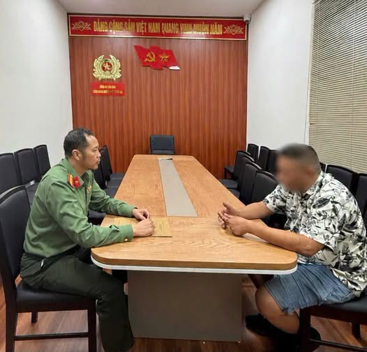 Hôm qua - 11/8, bắt quả tang 1 đối tượng đang vi phạm tại sân bay Nội Bài - Ảnh 2.