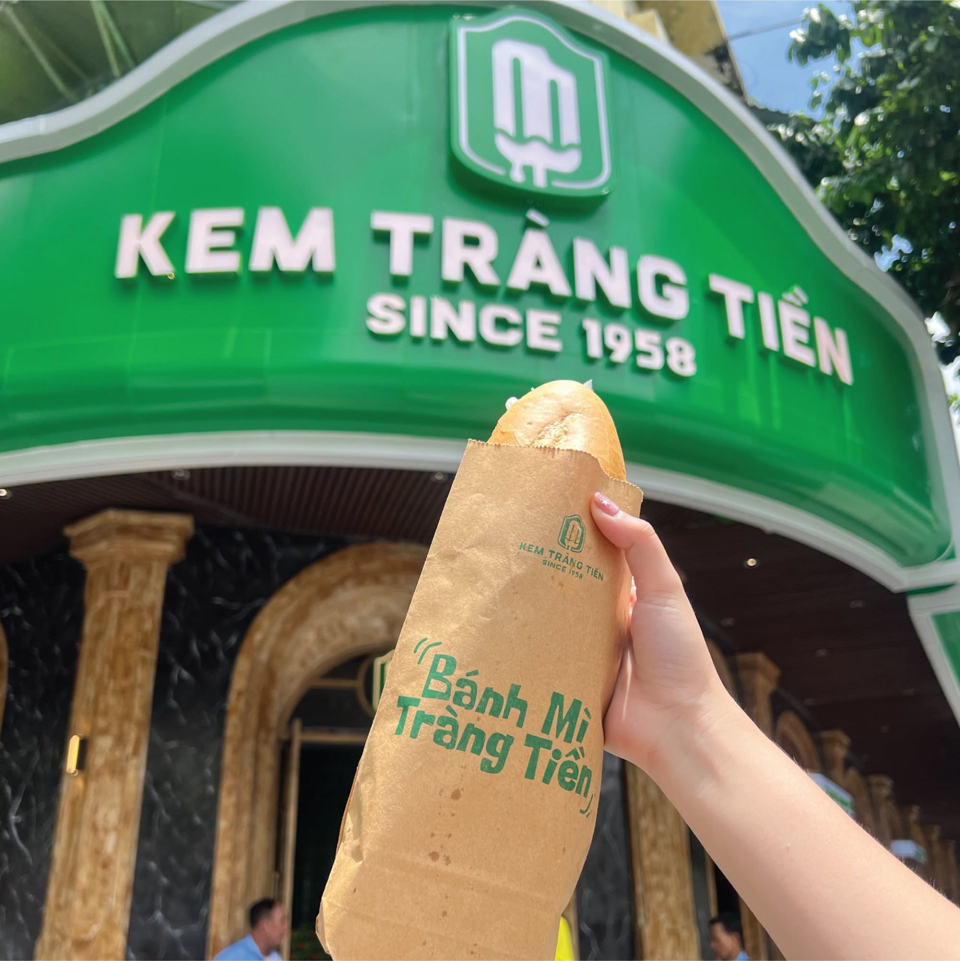 Kem Tràng Tiền đã quá quen rồi, giờ chúng ta có thêm Bánh mỳ Tràng Tiền- Ảnh 1.