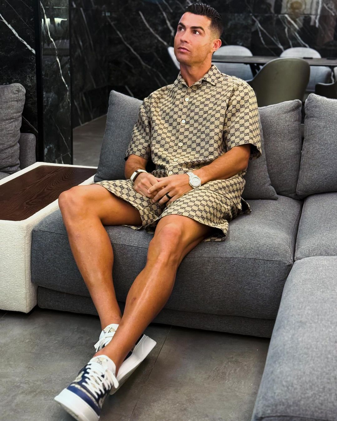 Cường Đô La bỏ quên đồng hồ tiền tỷ, rủ vợ đeo chiếc vòng giống Ronaldo- Ảnh 3.