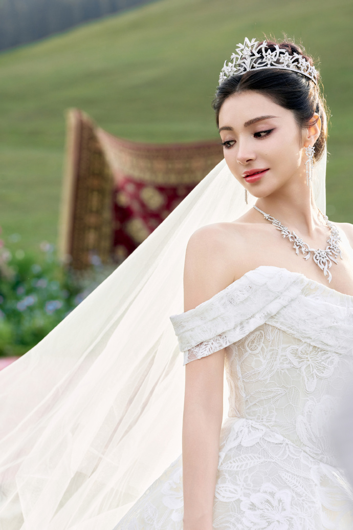 Đám cưới hot nhất showbiz hôm nay: Cặp "tiên đồng - ngọc nữ" hôn nhau nồng cháy, đánh úp công khai 2 con siêu dễ thương- Ảnh 1.