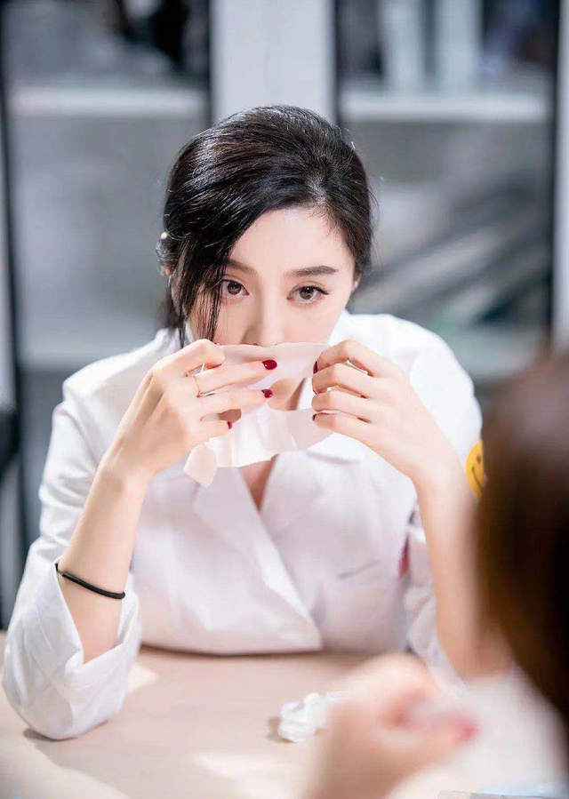 Phú bà livestream bán mặt nạ kiếm trăm tỷ, quá khứ bị phốt "làm màu" trong phòng thí nghiệm- Ảnh 2.