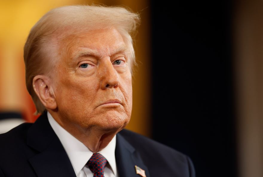 Tổng thống Donald Trump bị kiện: Chuyện gì đây?- Ảnh 1. Tổng thống Donald Trump bị kiện: Chuyện gì đây?- Ảnh 1.