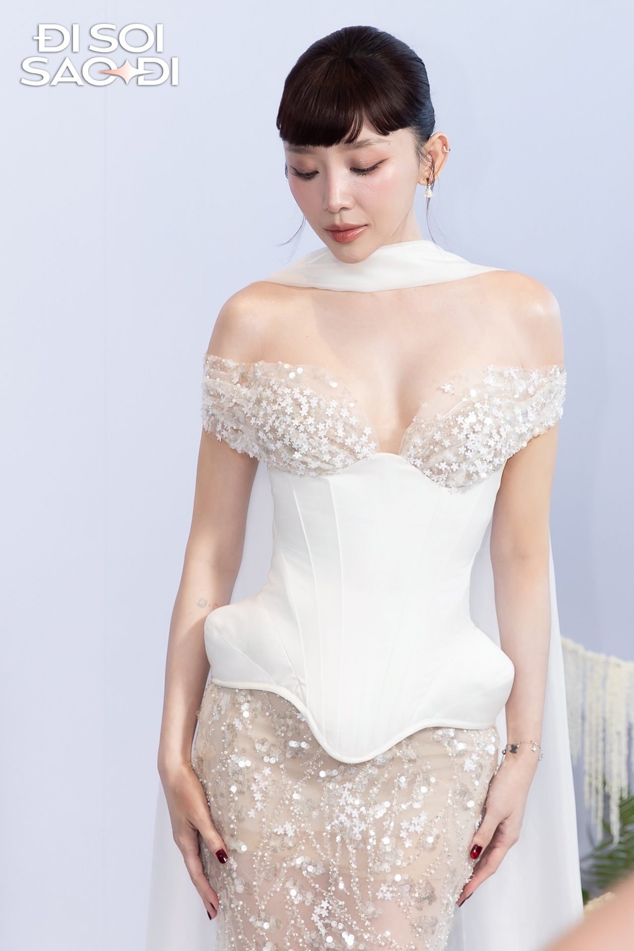 Tóc Tiên mặc váy cưới - Ảnh 1.