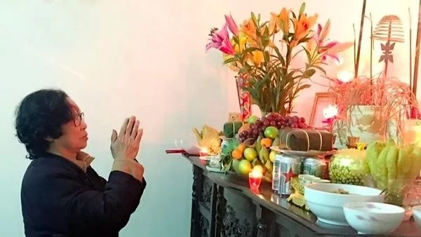 Nến thắp hương trên bàn thờ bao lâu thì nên tắt đi? Không phải ai cũng để ý 1 điều quan trọng - Ảnh 3.
