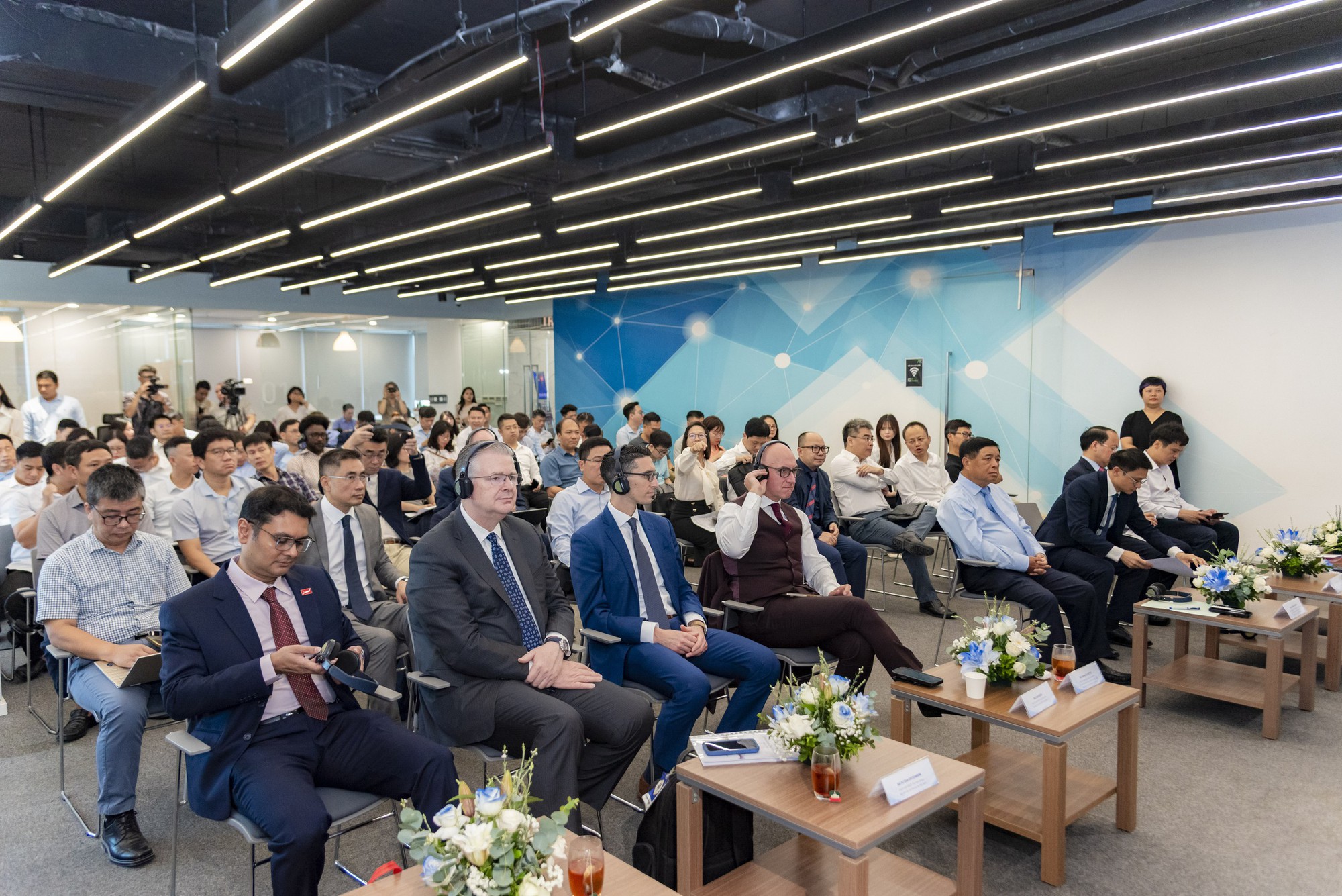 Tổng Giám đốc Tập đoàn FPT: Việt Nam không cần làm toàn bộ chuỗi bán dẫn, chỉ cần chọn đúng công đoạn có lợi thế - Ảnh 1.