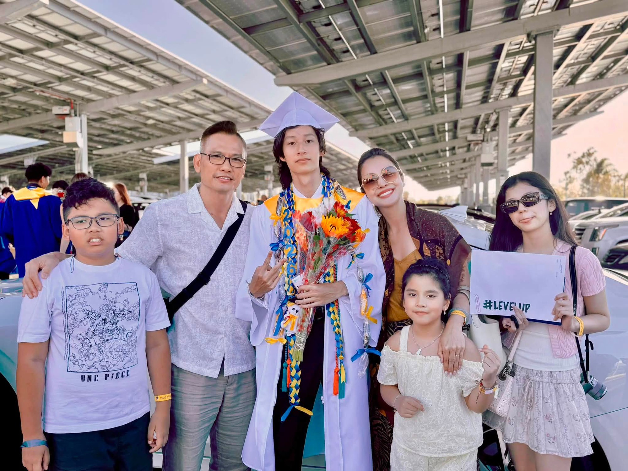 Hoa hậu đẹp bậc nhất Việt Nam nói về "chỗ dựa" sau 10 năm làm vợ đại gia  - Ảnh 5.