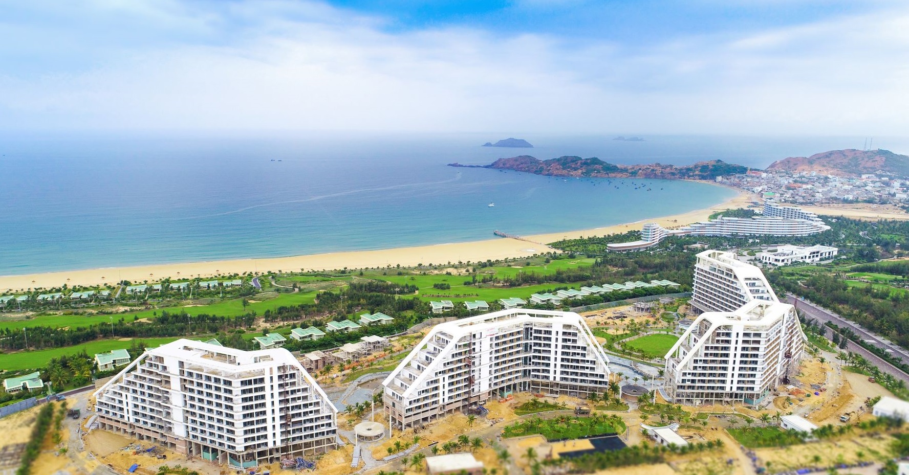 Dự án 20.000 tỷ đồng bên bờ biển miền Trung: Rộng 1300ha, có hồ bơi, có sân golf, hai lần nhận danh hiệu