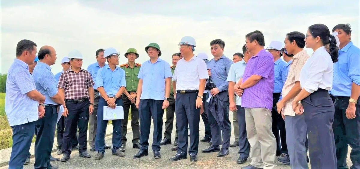 Quảng Ngãi đôn đốc giải ngân vốn đầu tư công, không để mất vốn kéo dài- Ảnh 1.