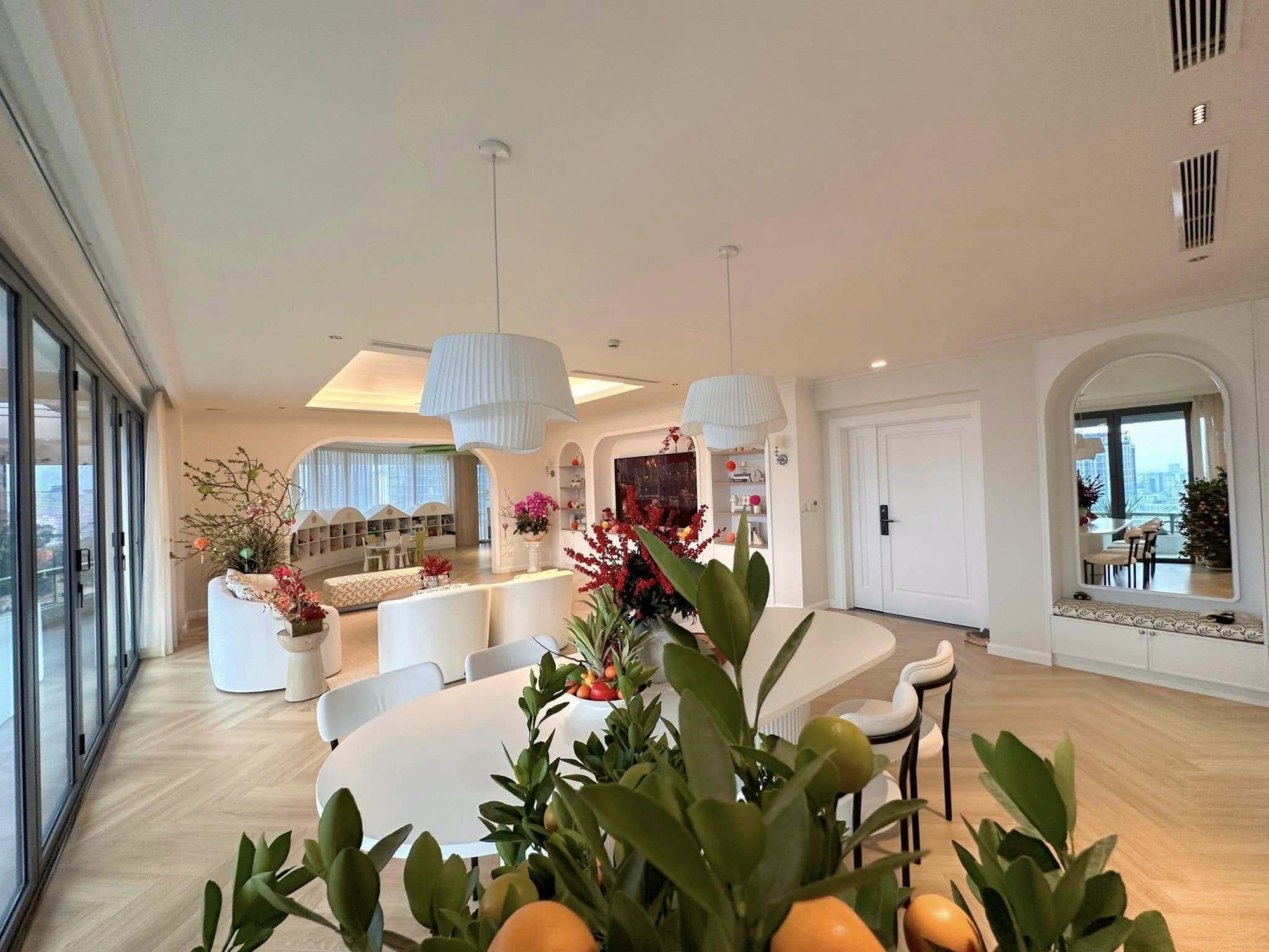 Cô gái trong gia đình làm nông ở Cà Mau lớn lên cưới thiếu gia tập đoàn, sống trong penthouse phường Bến Nghé- Ảnh 8.