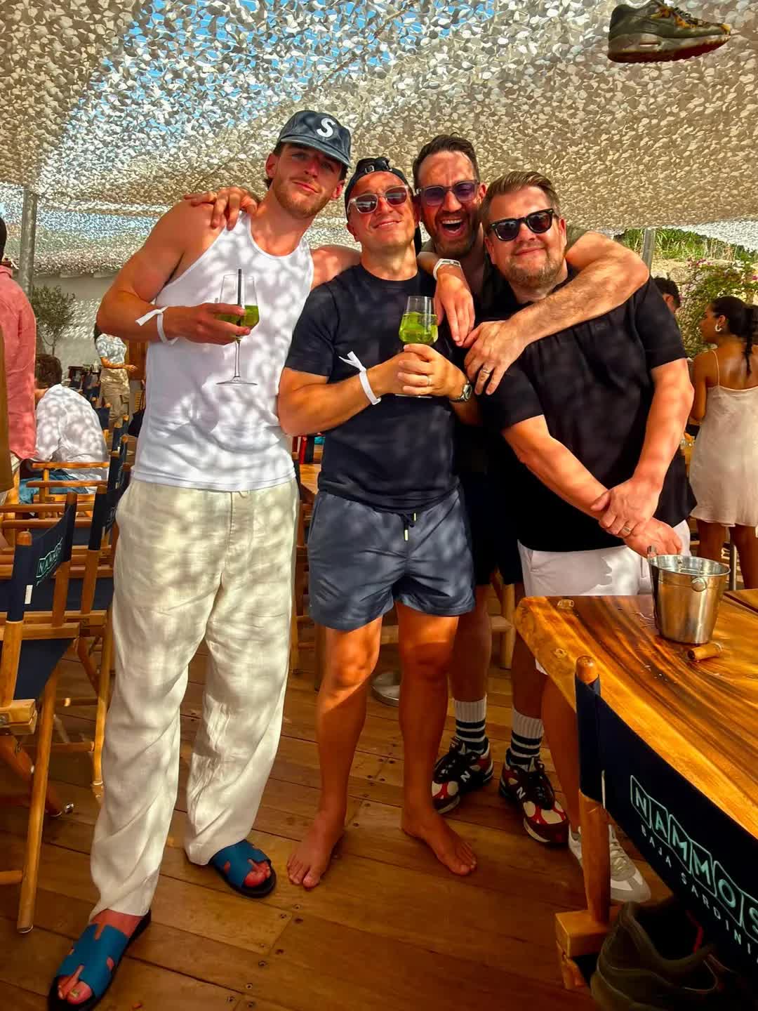 Declan Rice đi trực thăng, tận hưởng kỳ nghỉ trên du thuyền triệu đô trước thềm tranh Siêu cúp Anh- Ảnh 1. Declan Rice đi trực thăng, tận hưởng kỳ nghỉ trên du thuyền triệu đô trước thềm tranh Siêu cúp Anh- Ảnh 1.