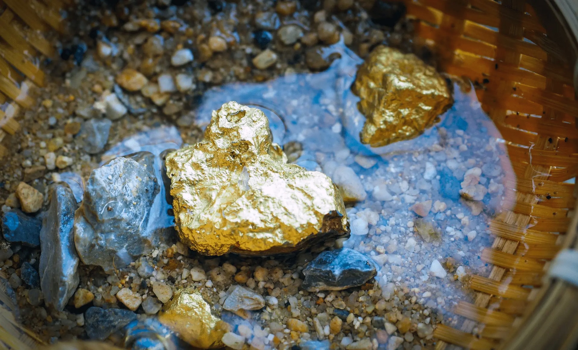 Phát hiện mỏ vàng gần 600.000 ounce ngay cạnh Barrick, cổ phiếu công ty khai thác tăng 11% - Ảnh 1.