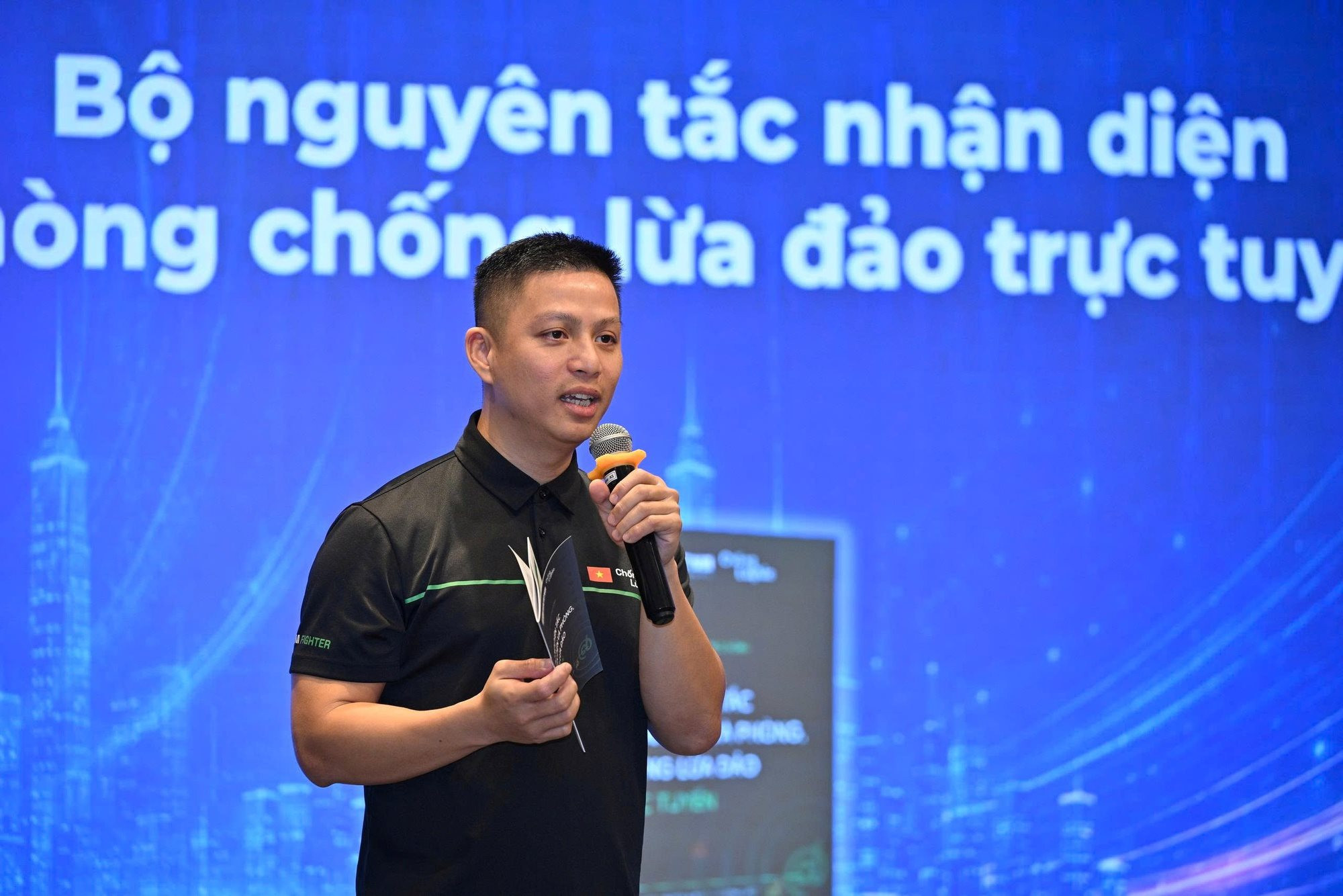 Phát hiện bị lừa đảo, vì sao điều cần làm đầu tiên không phải là khoá tài khoản ngân hàng hay đổi mật khẩu ứng dụng?- Ảnh 2.