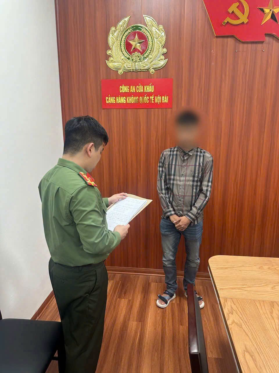 Phạt tài xế công nghệ sinh năm 1998 12,5 triệu đồng do tung tin giả về sân bay Nội Bài - Ảnh 1.