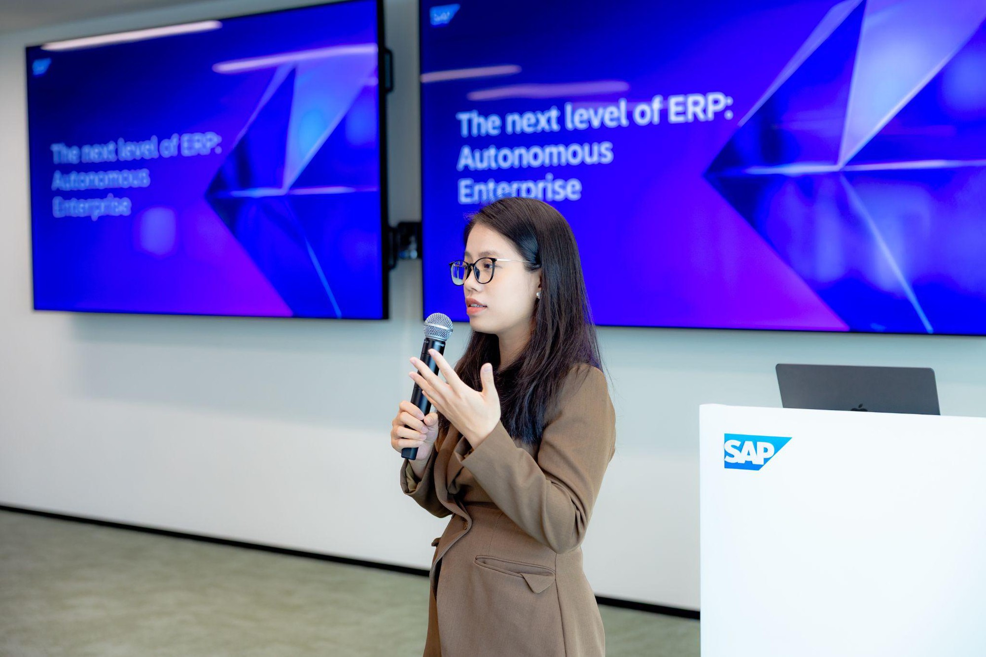 FPT và SAP cùng doanh nghiệp tăng tốc trong mọi quyết định kinh doanh - Ảnh 2. FPT và SAP cùng doanh nghiệp tăng tốc trong mọi quyết định kinh doanh - Ảnh 2.