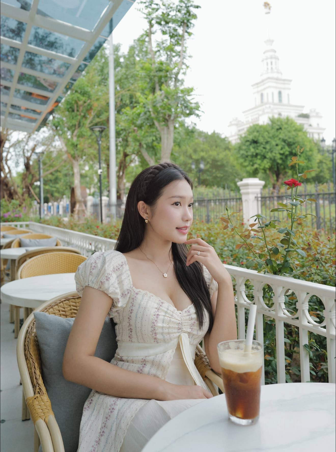 Doãn Hải My "thả hồn" chiều cafe thơ mộng, đăng một bộ ảnh thôi mà cũng đủ khiến fan hết lời khen ngợi- Ảnh 5.
