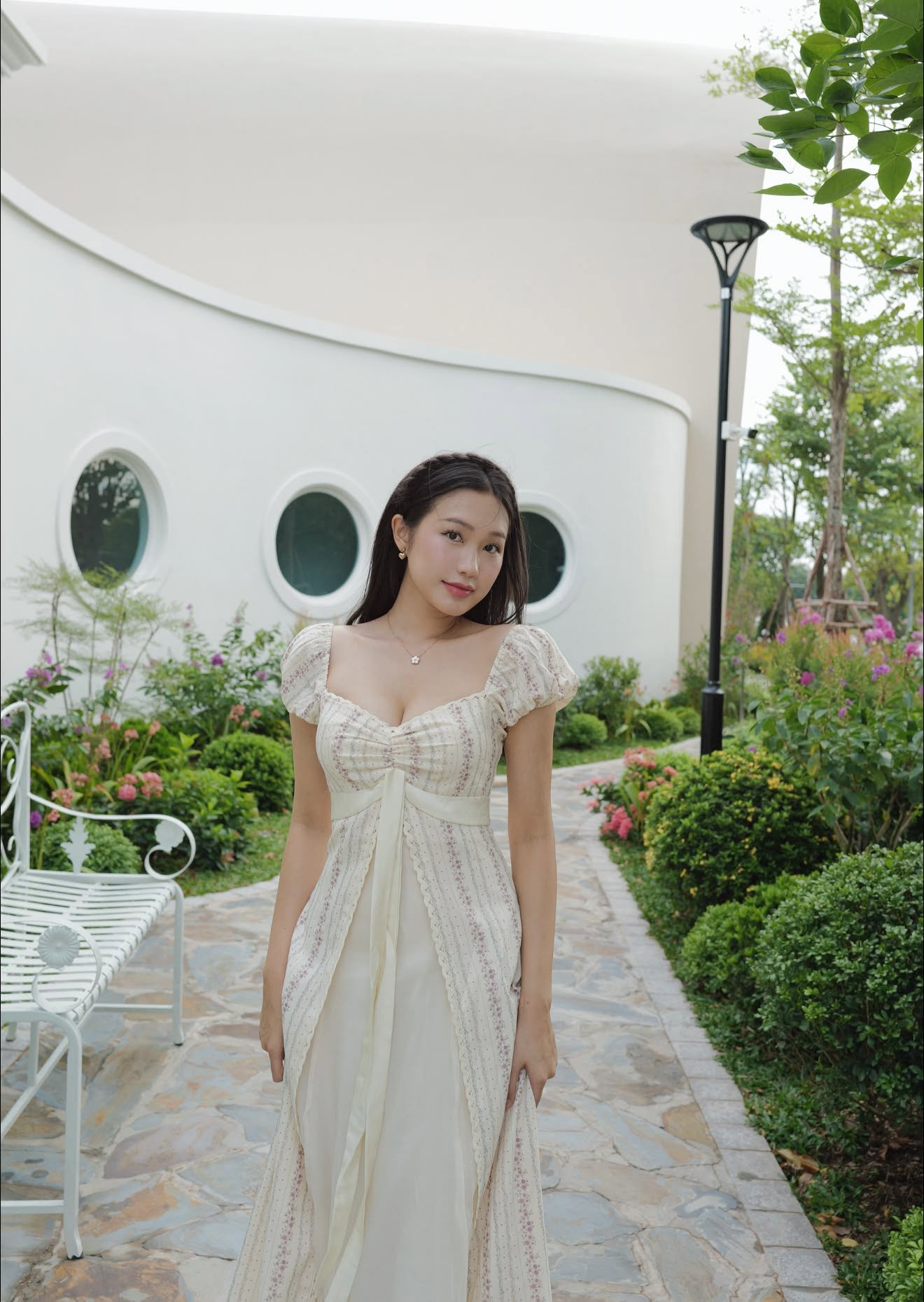 Doãn Hải My "thả hồn" chiều cafe thơ mộng, đăng một bộ ảnh thôi mà cũng đủ khiến fan hết lời khen ngợi- Ảnh 2.