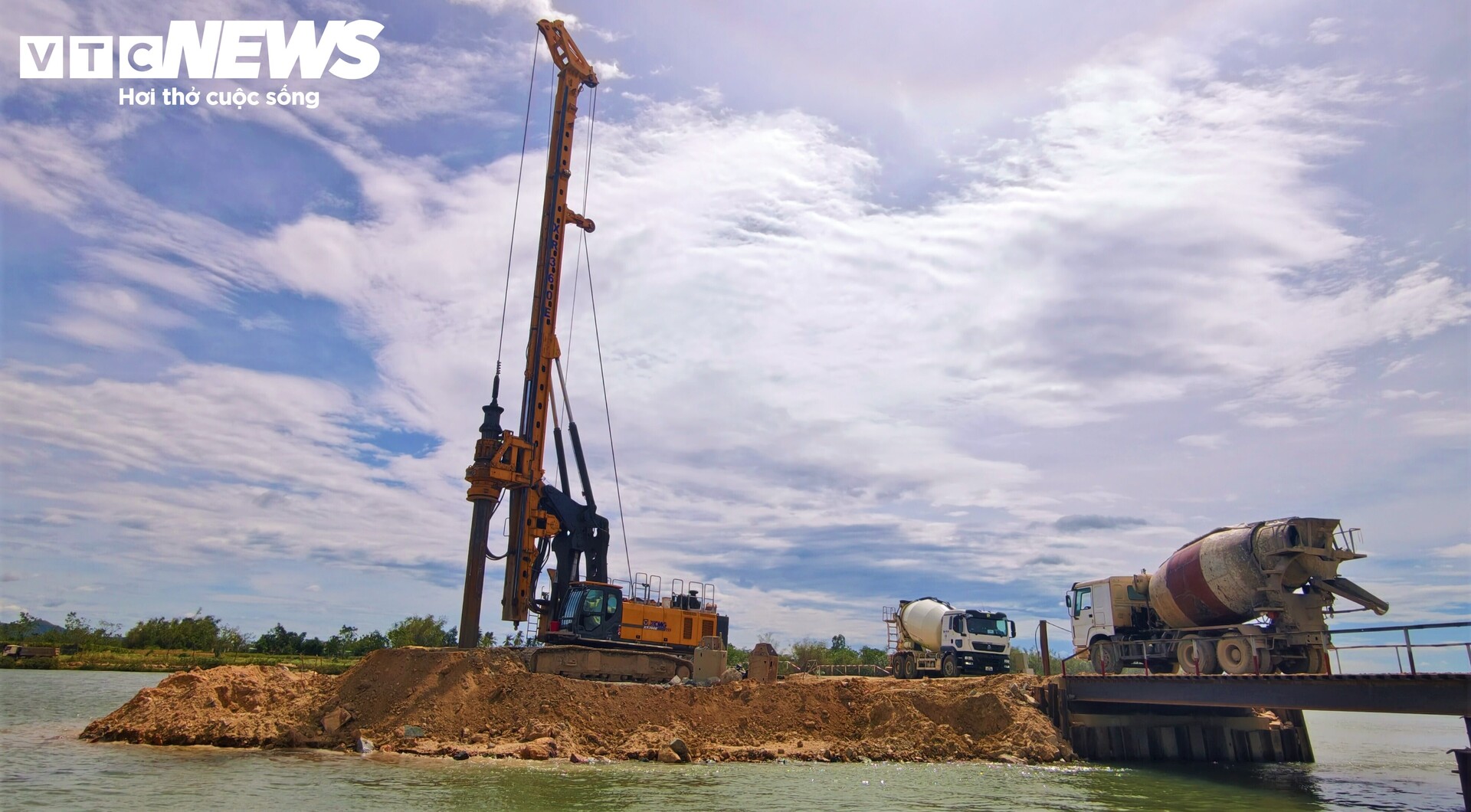 Hàng chục mũi thi công xuyên ngày đêm, cao tốc Quy Nhơn - Pleiku tăng tốc- Ảnh 2.