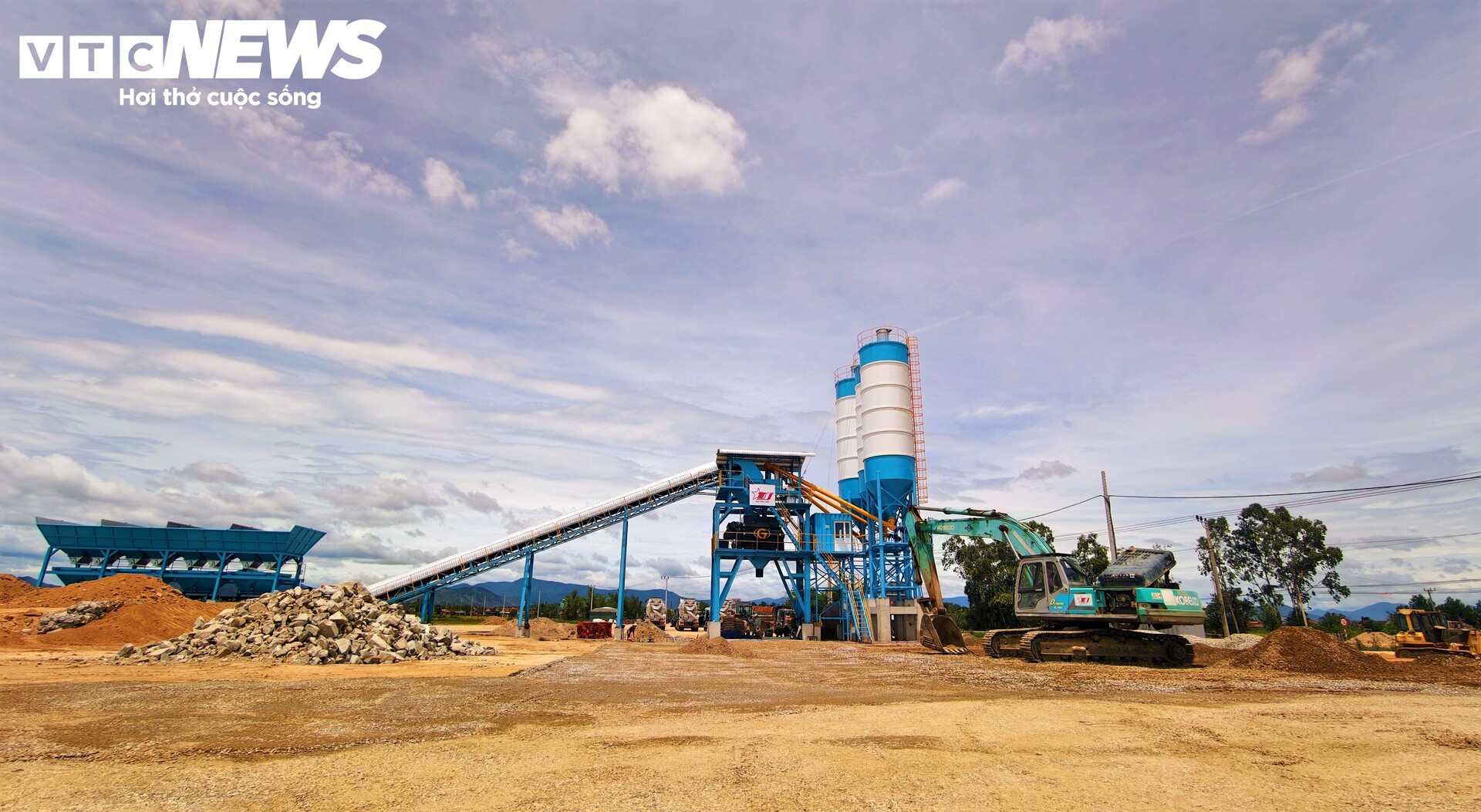 Hàng chục mũi thi công xuyên ngày đêm, cao tốc Quy Nhơn - Pleiku tăng tốc- Ảnh 5.