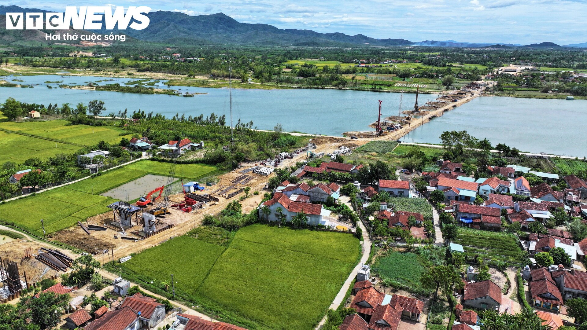 Hàng chục mũi thi công xuyên ngày đêm, cao tốc Quy Nhơn - Pleiku tăng tốc- Ảnh 15.
