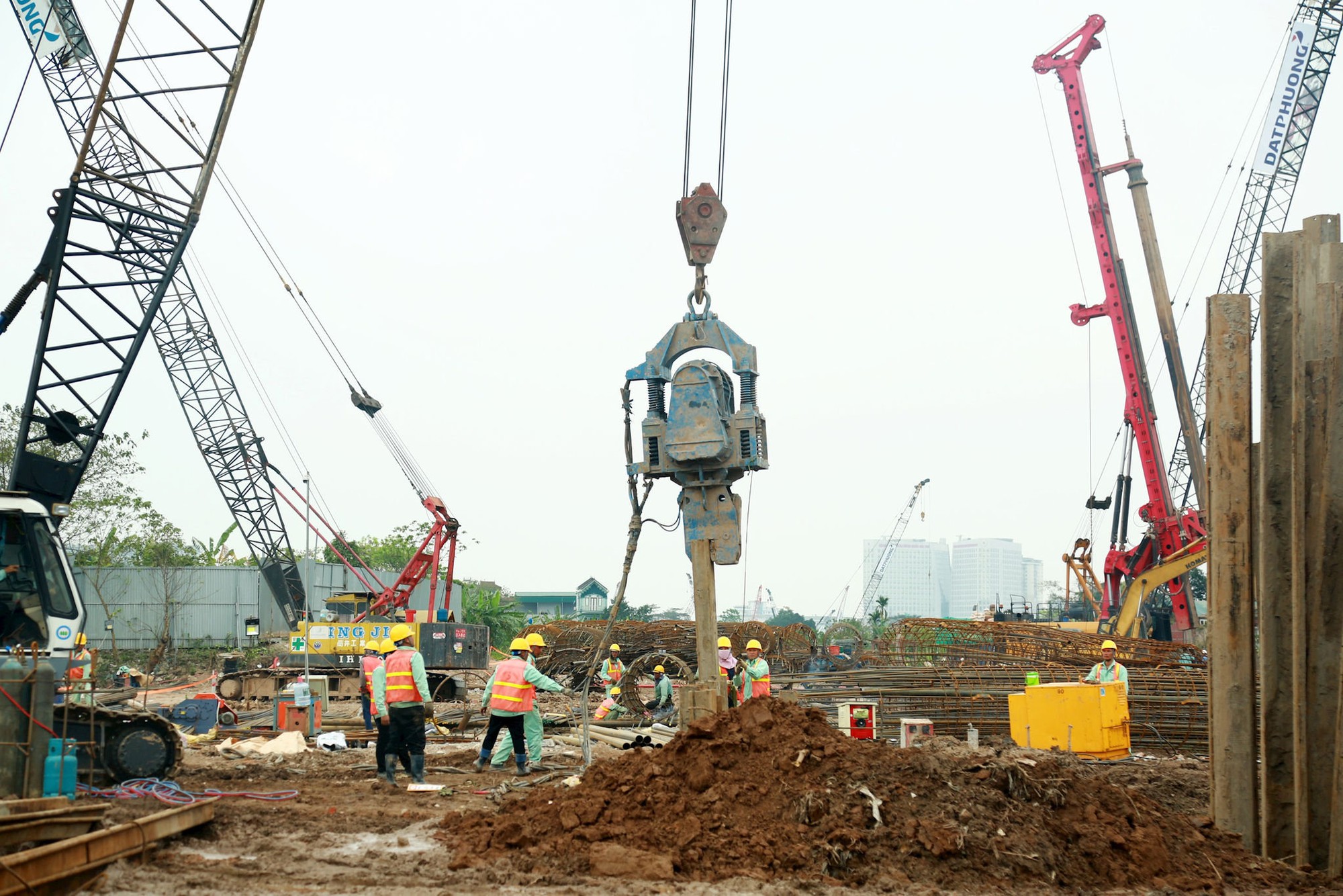 Điều chỉnh giao thông nhiều tuyến đường phục vụ thi công cầu Trần Hưng Đạo- Ảnh 1.