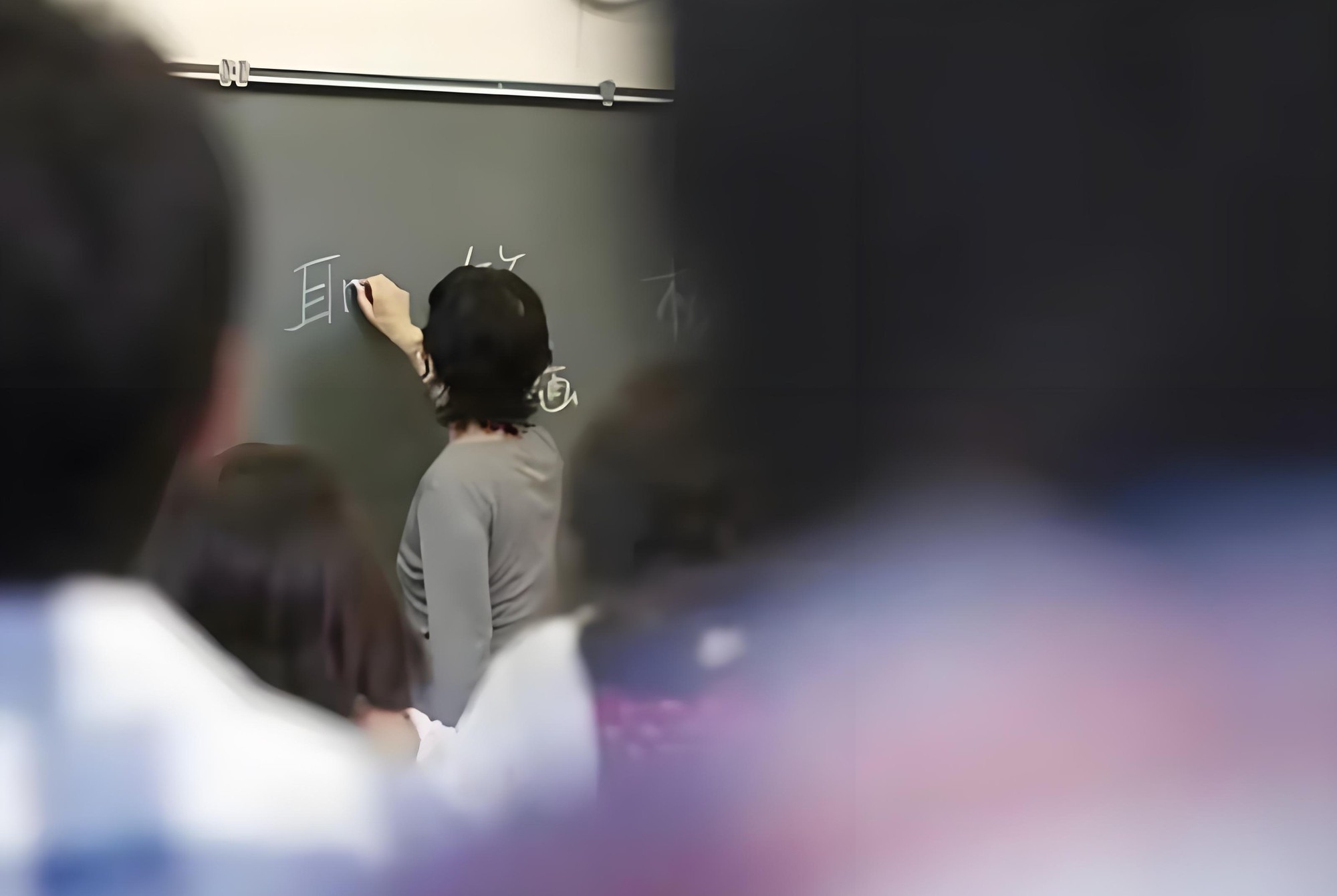 Đưa hơn 5 tỷ đồng nhờ giảng viên đại học thân quen chạy suất học cho con, người phụ nữ suýt ngất khi biết: "Tất cả là một vở kịch" - Ảnh 1.