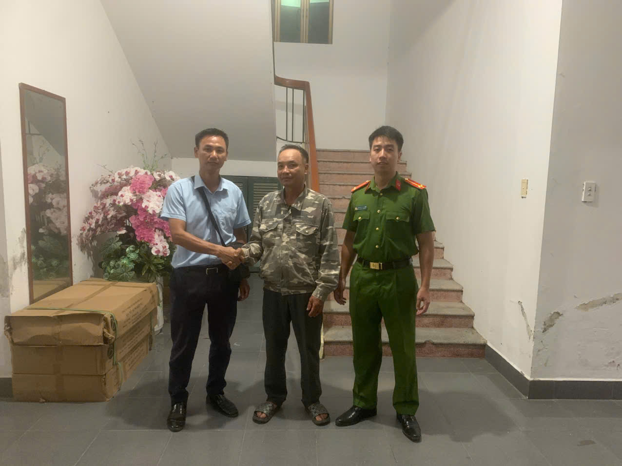 Tài khoản MB Bank phát sinh giao dịch 205,6 triệu đồng, Phạm Văn Hoài SN 1997 phải nhờ bố trình báo công an- Ảnh 1.