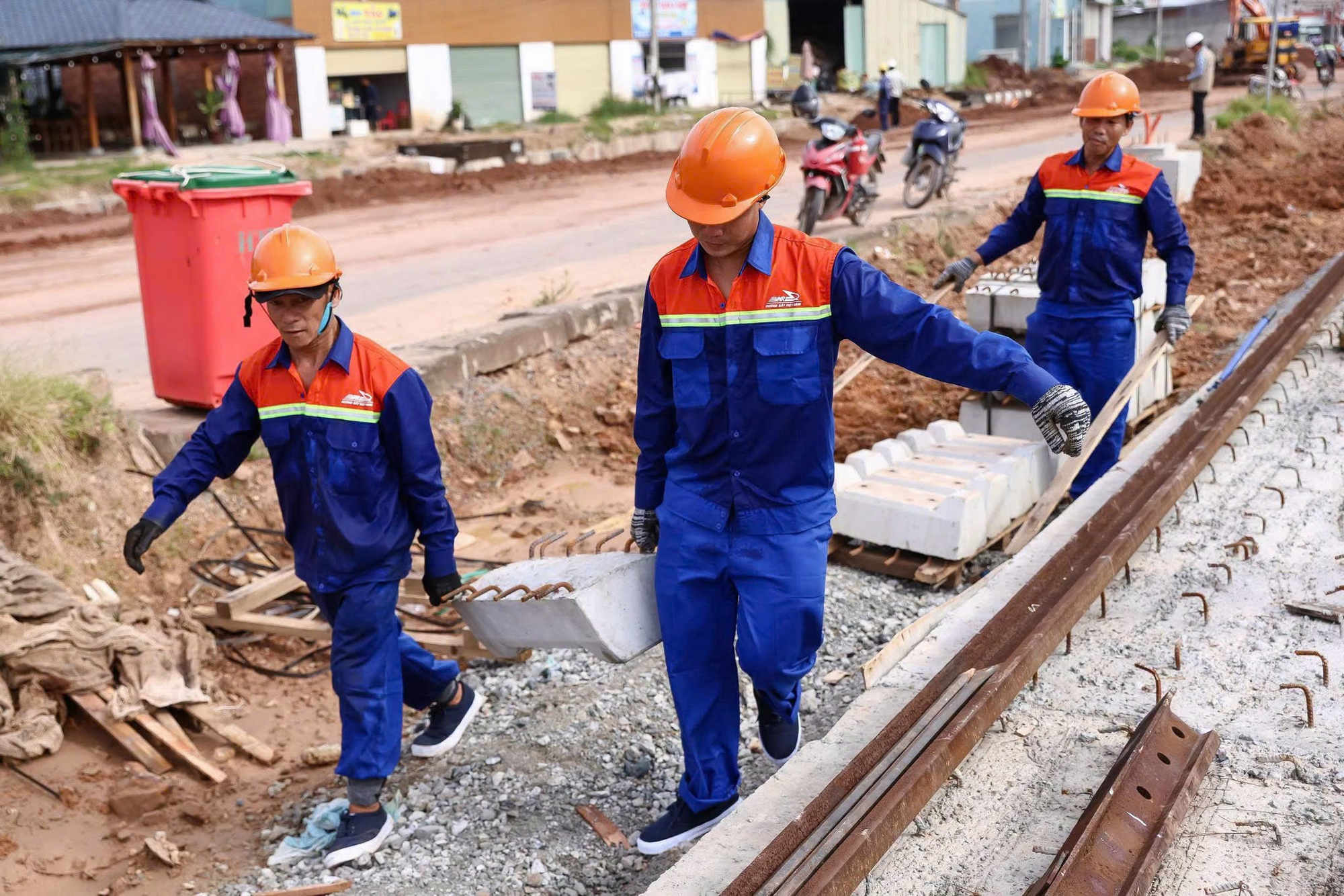 Việt Nam sắp có tuyến tàu 17,5km, hiện đại bậc nhất như ở Pháp, Đức: Do “ông lớn” BĐS dốc tiền đầu tư, tiến độ khiến chuyên gia cũng phải bất ngờ - Ảnh 5.