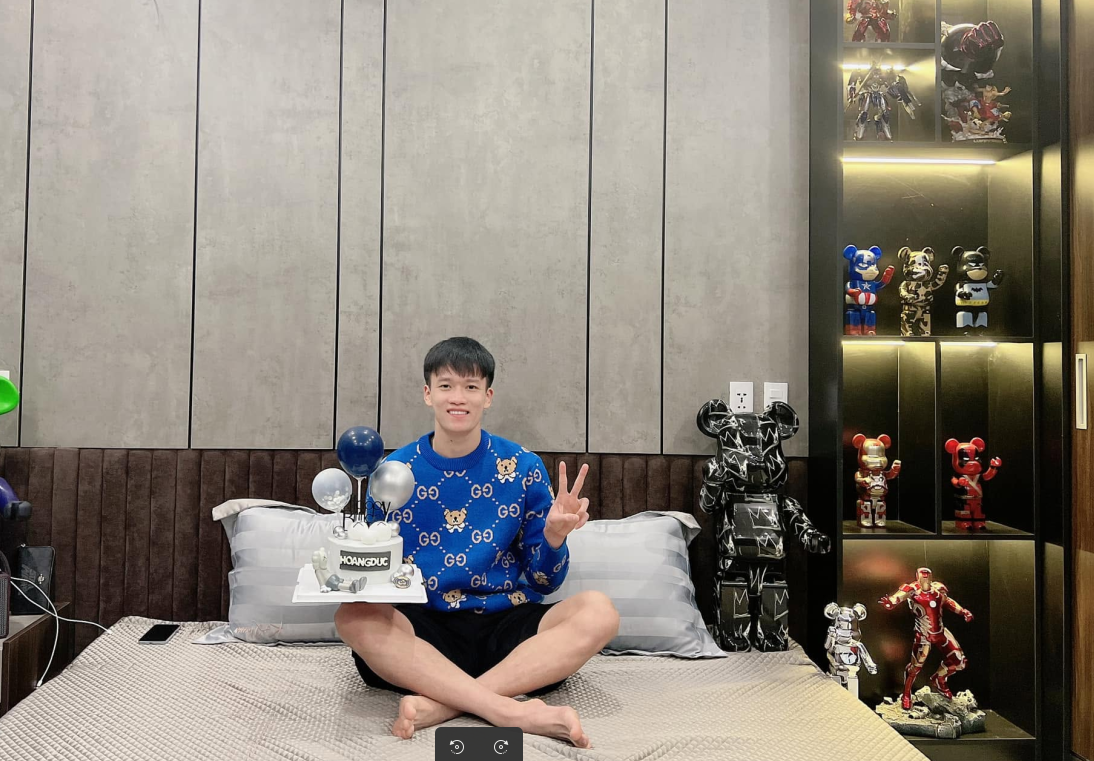 Cầu thủ tuyển Việt Nam 28 tuổi giành 3 QBV, sở hữu khối tài sản khủng nhưng tình duyên lận đận  - Ảnh 3.