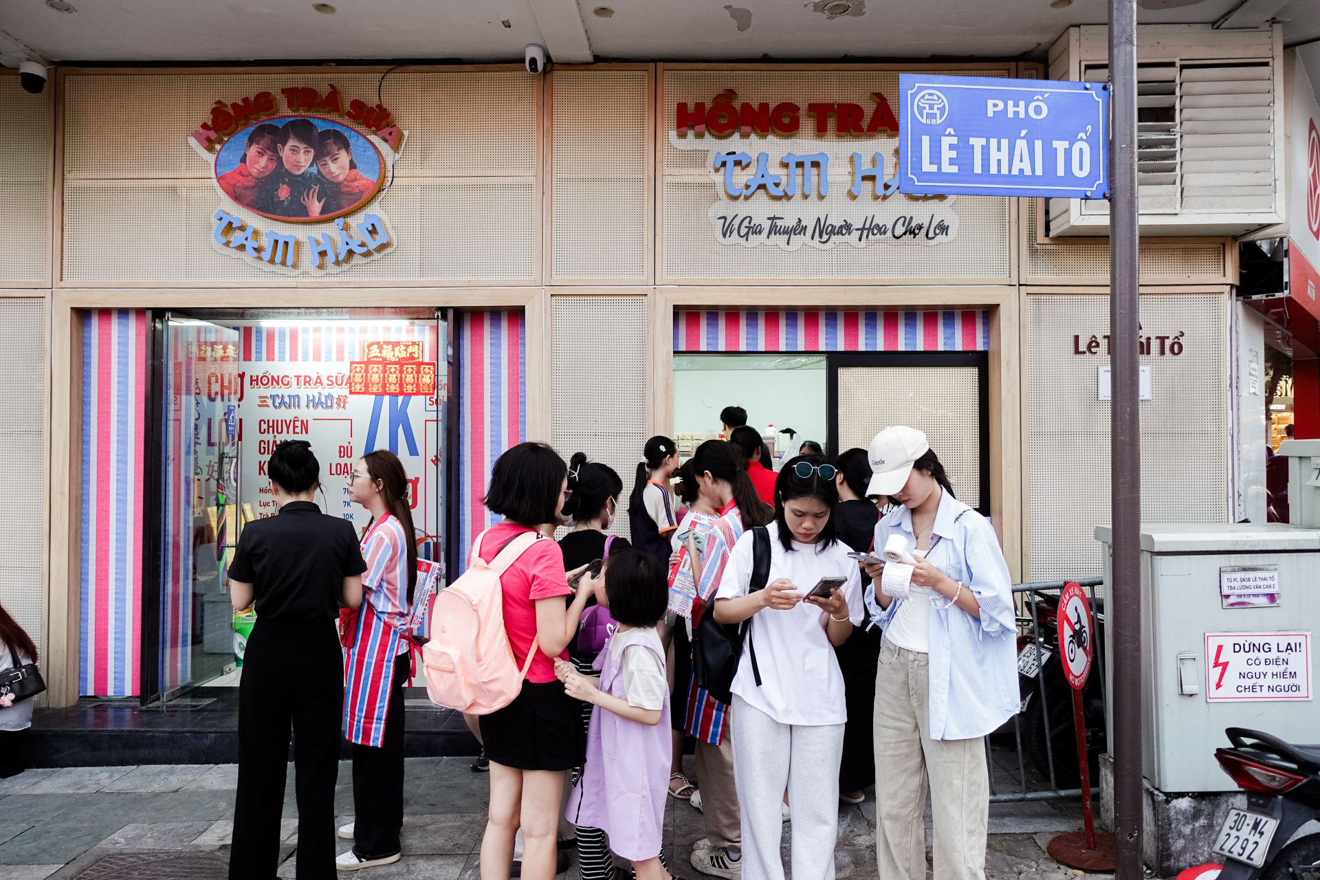 Thuê địa điểm "đắt như vàng" giữa trung tâm phố cổ, bán trà sữa giá 7000/ly: Tam Hảo đang tính toán thông minh hay mạo hiểm?- Ảnh 1.