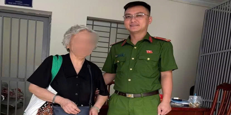 Nhận tin báo khẩn về người phụ nữ SN 1950 đang rút sổ tiết kiệm 600 triệu đồng, công an tức tốc đến ngân hàng để xác minh - Ảnh 1.