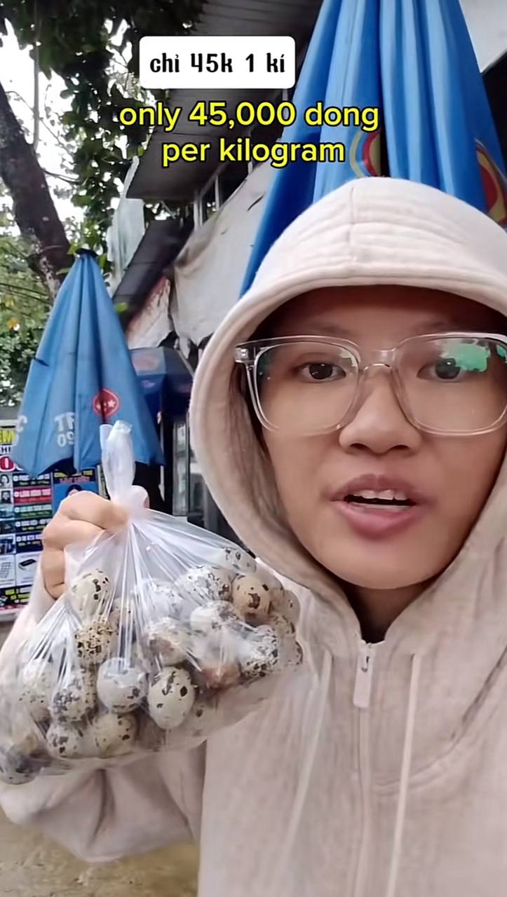 Cô gái bán trứng cút 45.000 đồng/kg nói tiếng Anh như gió, dân mạng thốt lên: “Thị trường lao động khốc liệt quá!”- Ảnh 1.