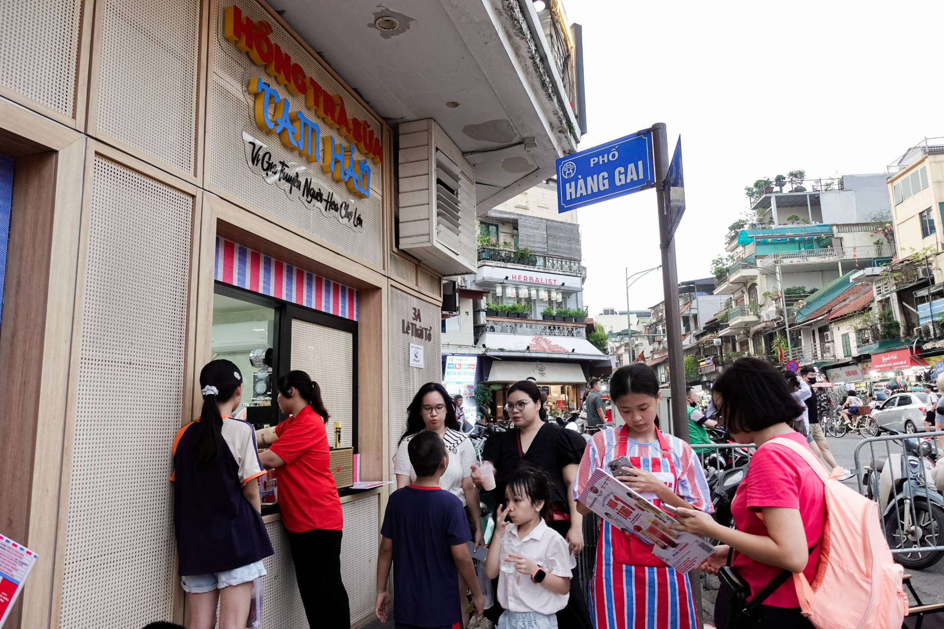 Thuê địa điểm "đắt như vàng" giữa trung tâm phố cổ, bán trà sữa giá 7000/ly: Tam Hảo đang tính toán thông minh hay mạo hiểm?- Ảnh 3.