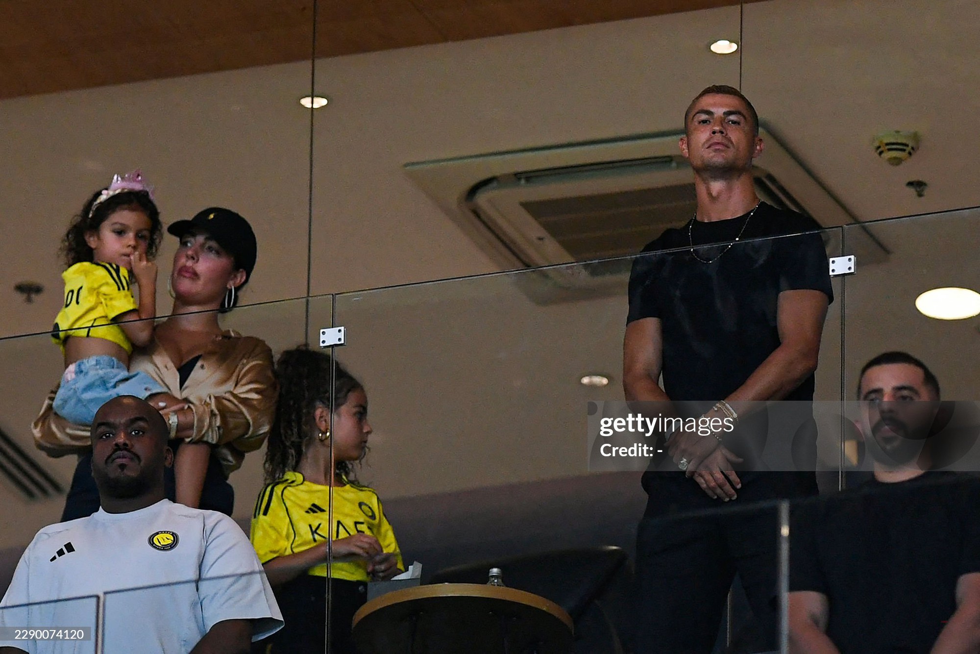 Ronaldo và vợ Georgina lần đầu lộ diện cùng nhau sau đám cưới bí mật, khoảnh khắc bên các con gây chú ý- Ảnh 3.