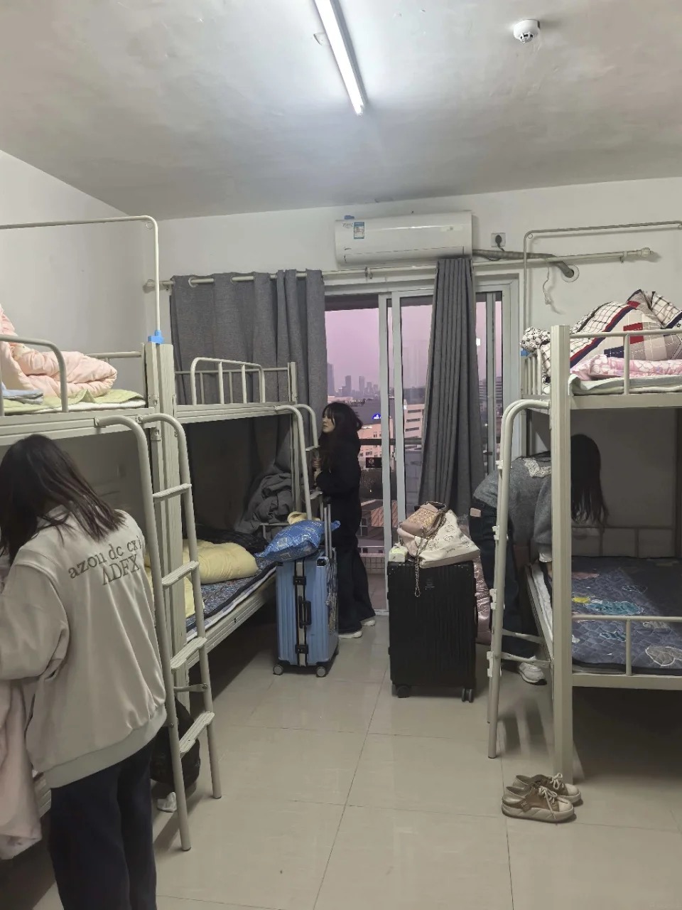 Vì sao ký túc xá thường dùng giường tầng?- Ảnh 4.
