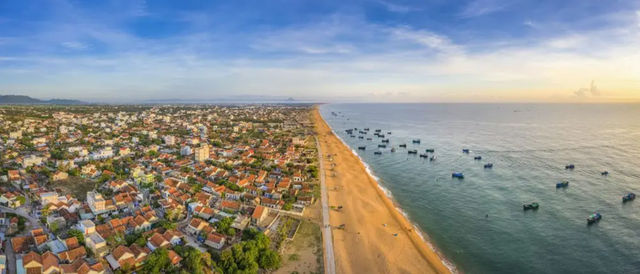 Làng chài hơn 400 tuổi của Việt Nam được đề cử tốt nhất thế giới: Mái đỏ san sát, tên gọi gắn nghề xưa- Ảnh 1. Làng chài hơn 400 tuổi của Việt Nam được đề cử tốt nhất thế giới: Mái đỏ san sát, tên gọi gắn nghề xưa- Ảnh 1.