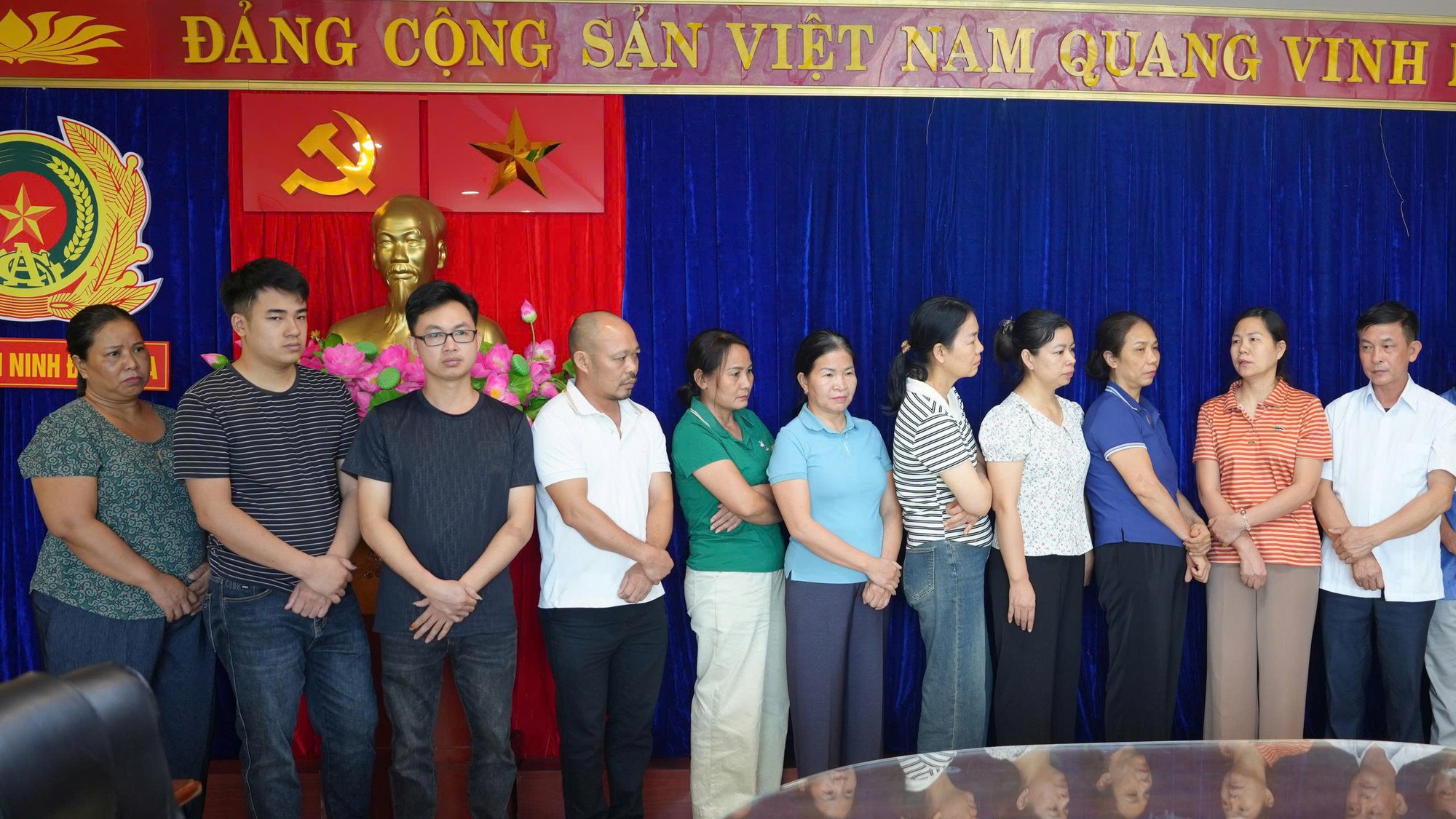 Quyết định khởi tố Đinh Quốc Trung SN 1985 liên quan số tiền gần 18 tỷ đồng- Ảnh 1. Quyết định khởi tố Đinh Quốc Trung SN 1985 liên quan số tiền gần 18 tỷ đồng- Ảnh 1.