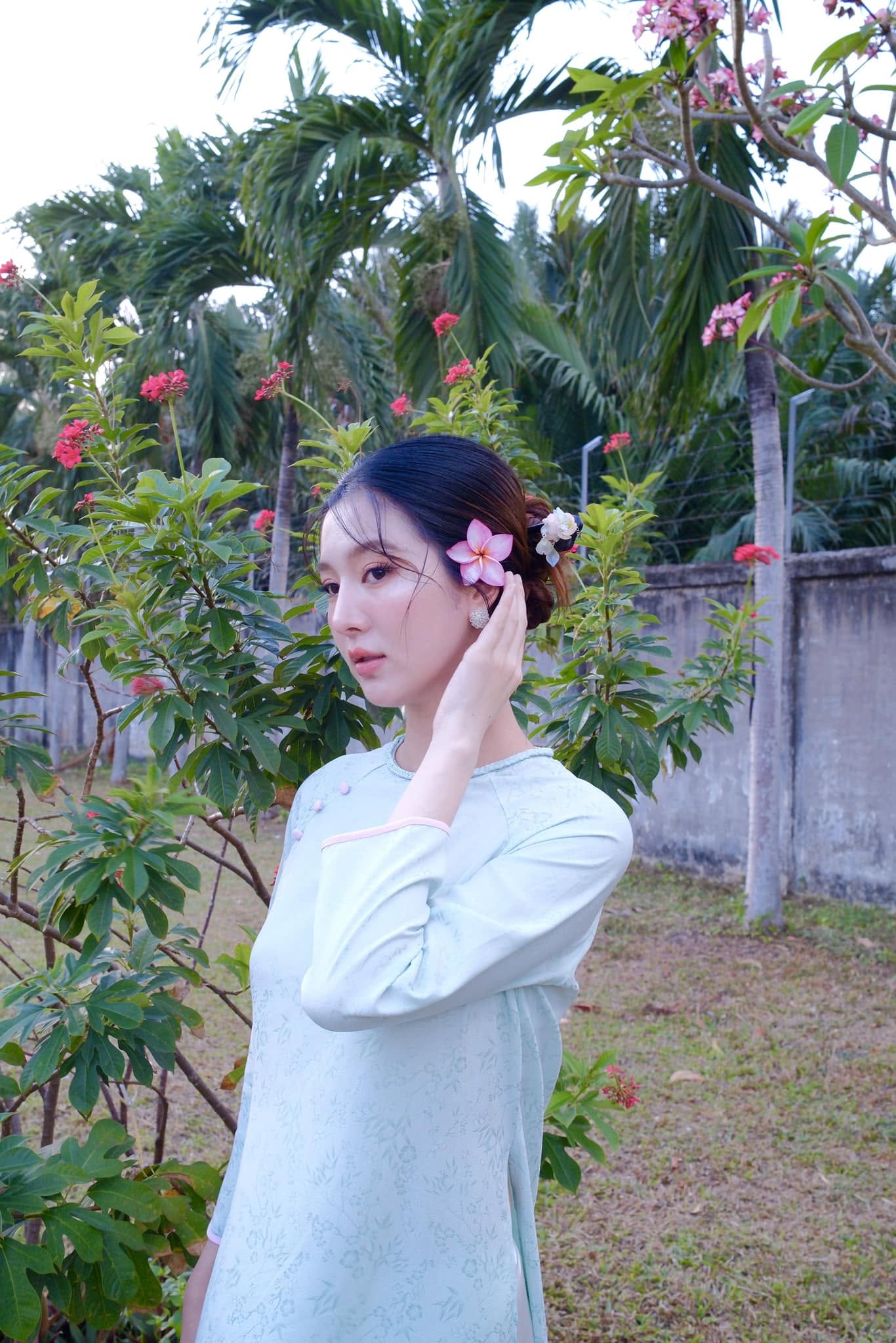 Mỹ nhân quê miền Tây cưới ca sĩ hơn 17 tuổi: Được chồng giao giữ hết tiền, sống trong biệt thự 20 tỷ đồng  - Ảnh 1.