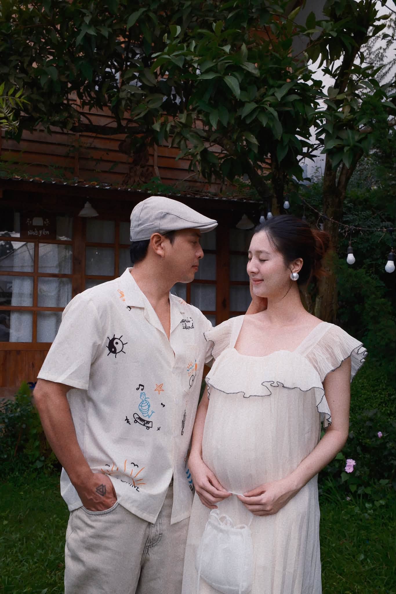 Mỹ nhân quê miền Tây cưới ca sĩ hơn 17 tuổi: Được chồng giao giữ hết tiền, sống trong biệt thự 20 tỷ đồng  - Ảnh 8.