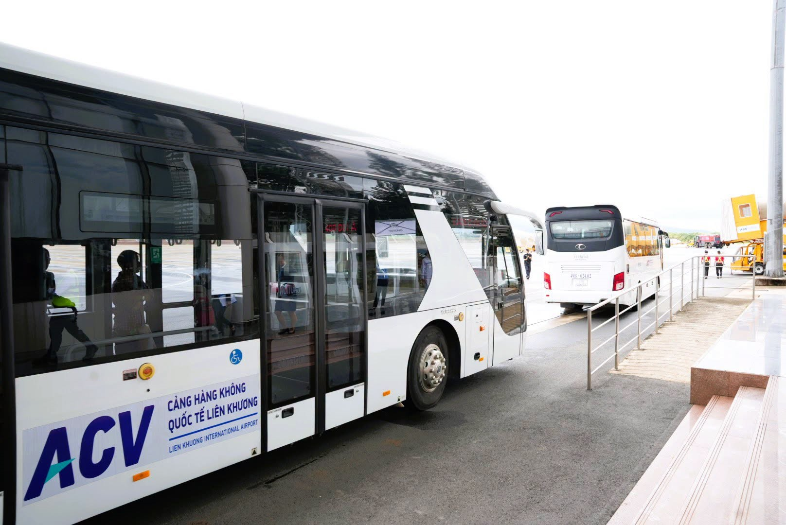 Đúng 0h ngày mai, sân bay quốc tế duy nhất ở Việt Nam mang hình bông hoa chính thức 'tái xuất' - Ảnh 9.