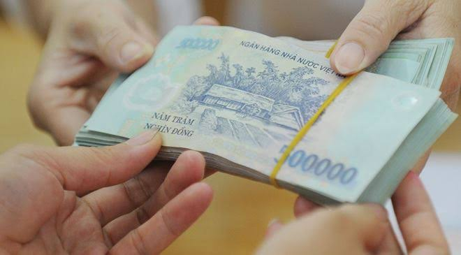 Phát hiện túi xách chứa 261 tờ tiền các mệnh giá 1.000 - 500.000 đồng trên chuyến tàu xuất phát từ ga Hà Nội, tiếp viên tàu lập tức xác minh - Ảnh 3.