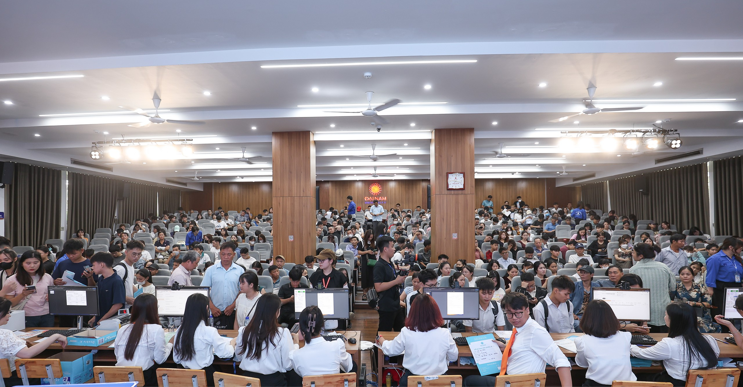 4 anh em họ cùng đặt nguyện vọng vào một trường ĐH, cùng thích 1 một khoa, cùng đến nhập học 1 ngày: Bắt đầu từ gợi ý của ChatGPT - Ảnh 7.