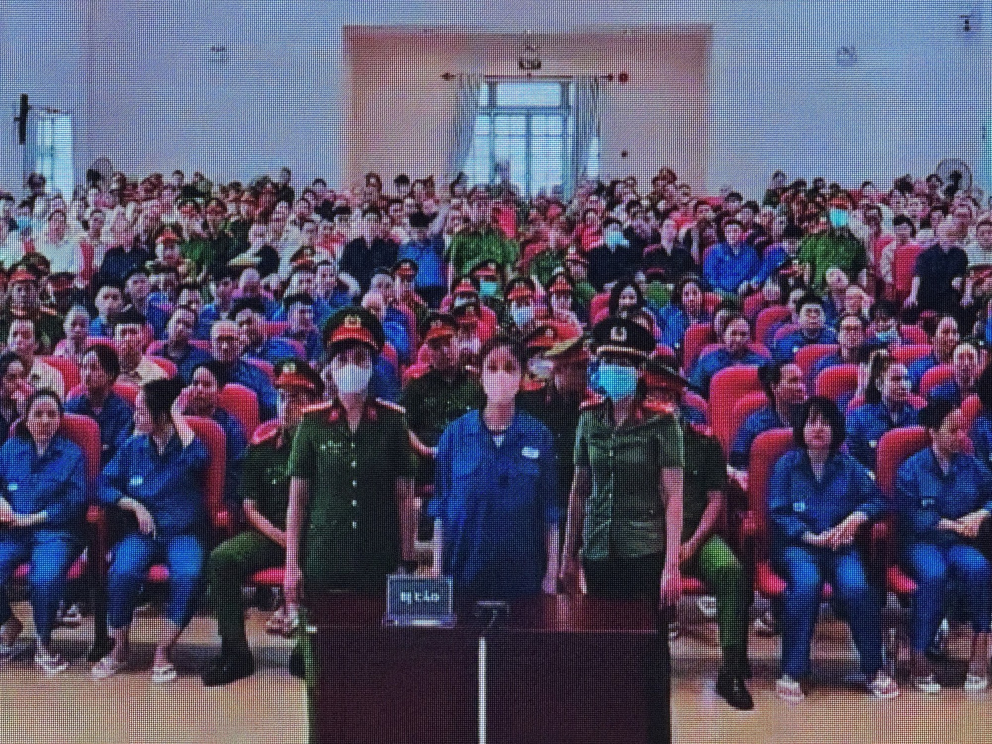 Ca sĩ Chi Dân trong phiên tòa xét xử chuyên án VN10: Nói bản thân chỉ sử dụng, không buôn bán ma túy - Ảnh 1.