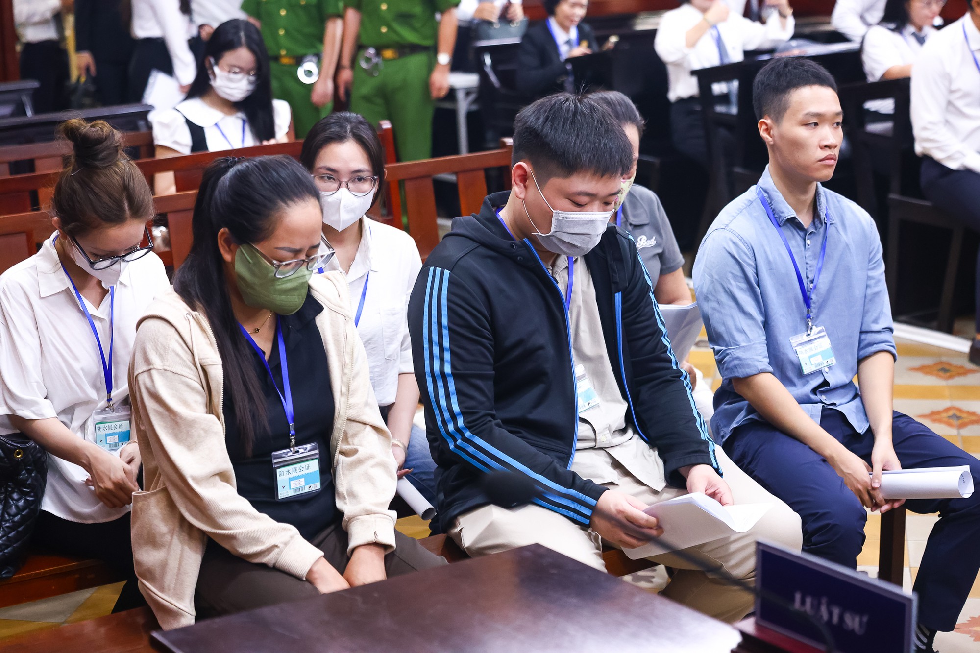 Ca sĩ Chi Dân trong phiên tòa xét xử chuyên án VN10: Nói bản thân chỉ sử dụng, không buôn bán ma túy - Ảnh 6.