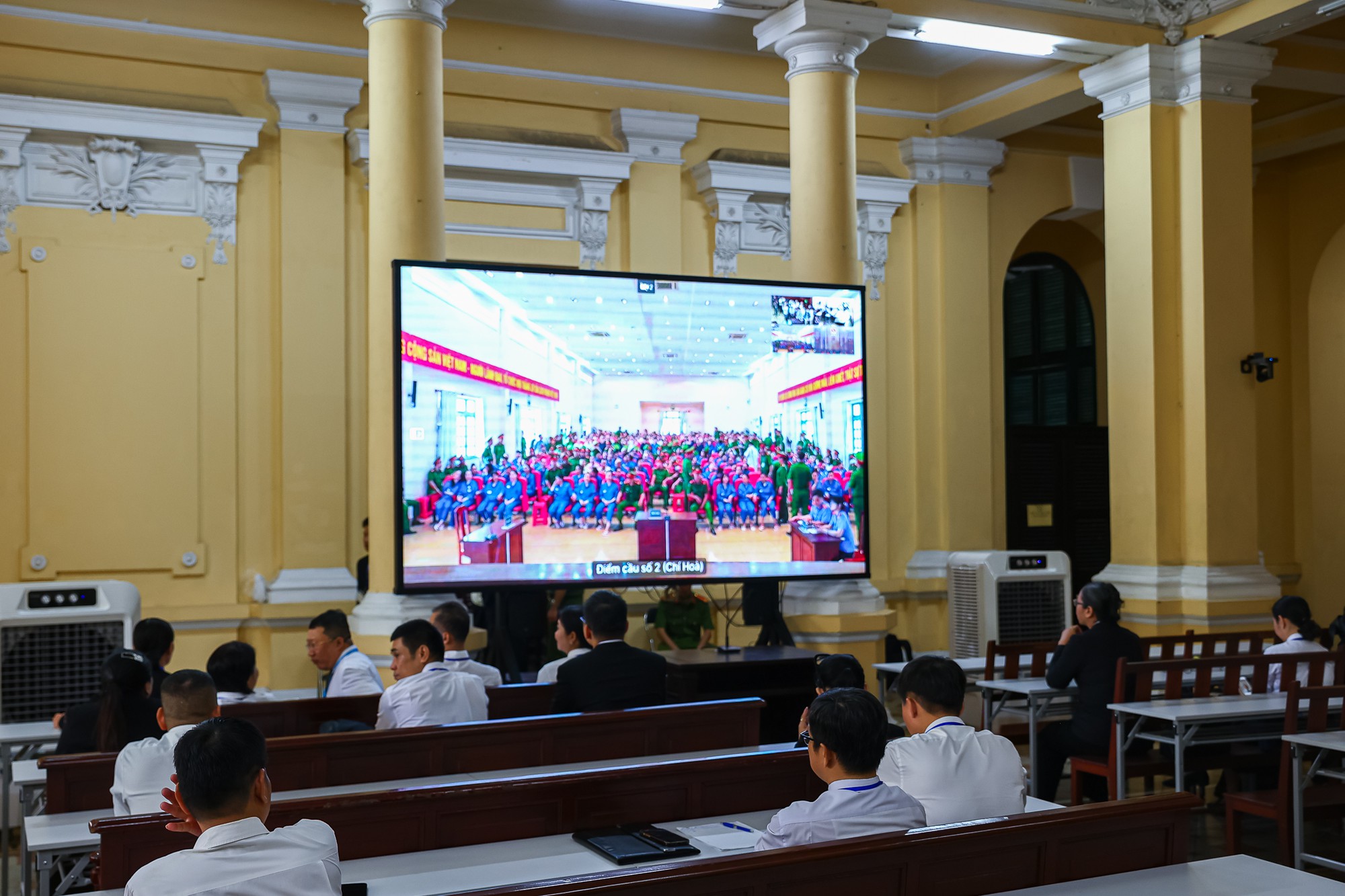Ca sĩ Chi Dân trong phiên tòa xét xử chuyên án VN10: Nói bản thân chỉ sử dụng, không buôn bán ma túy - Ảnh 15.